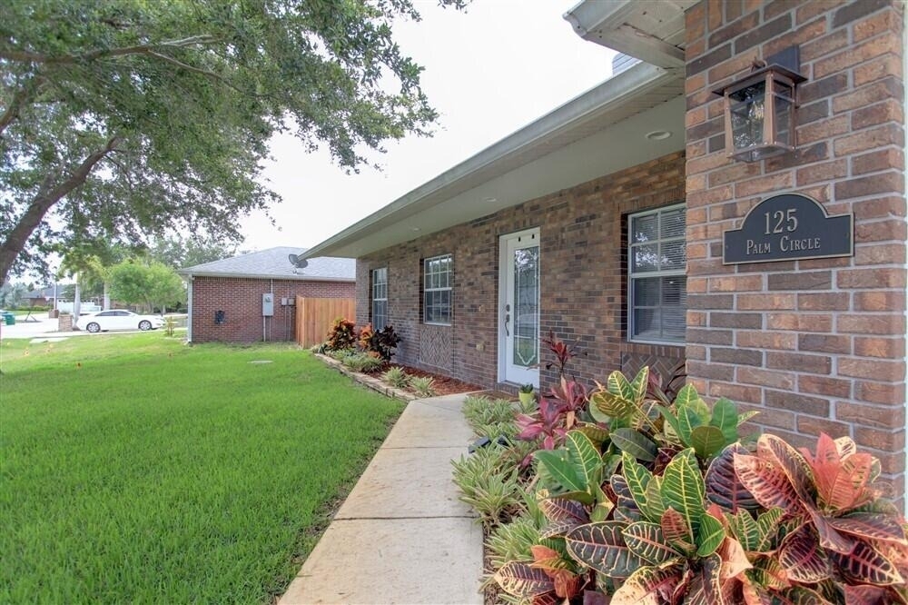 125 Palm Circle - Photo 1