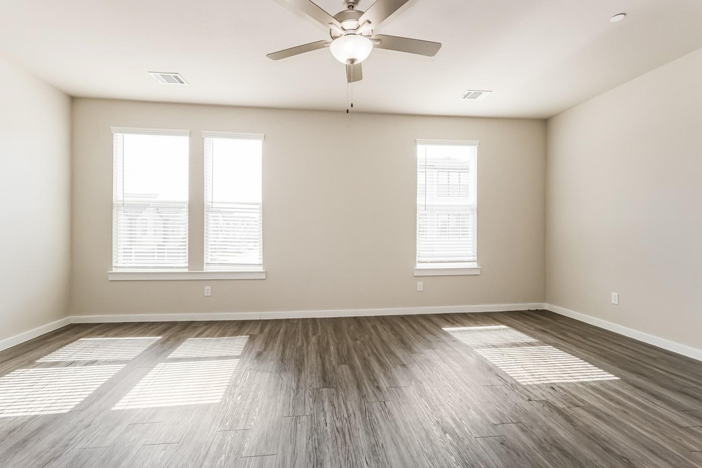 18326 W Centro Circle - Photo 11