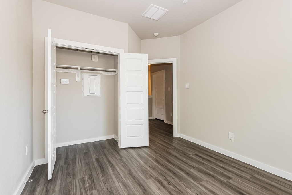 18326 W Centro Circle - Photo 12