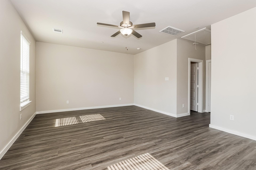 18326 W Centro Circle - Photo 10