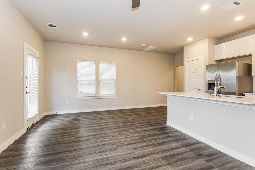18326 W Centro Circle - Photo 4