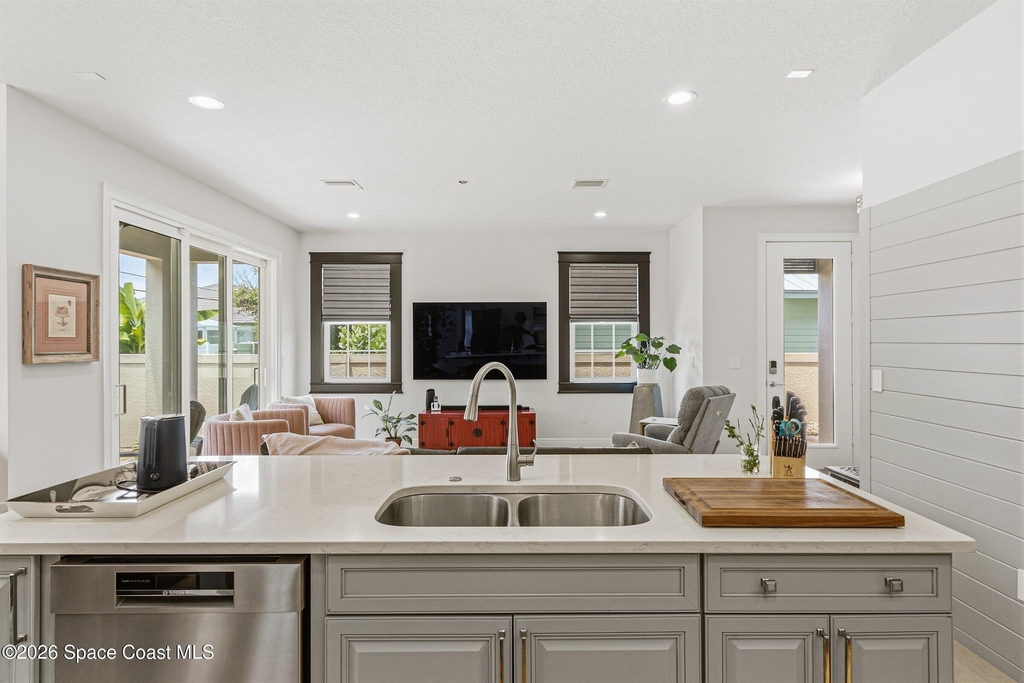 107 7th Avenue - Photo 9