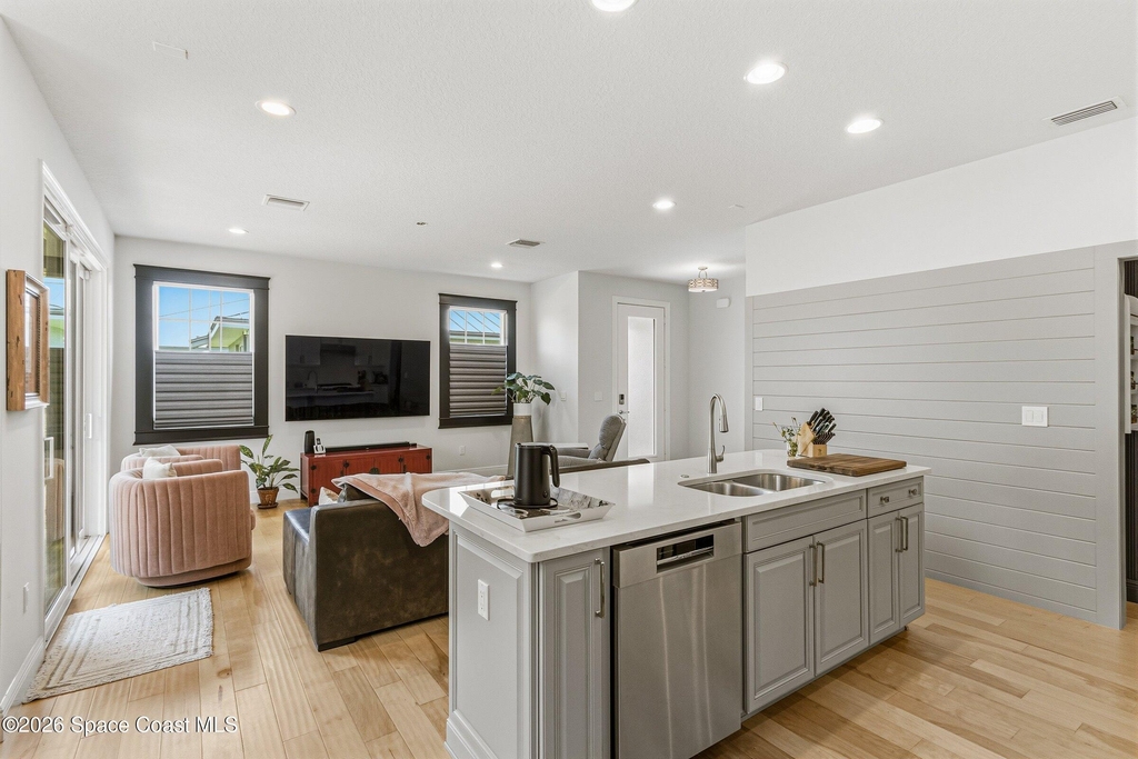 107 7th Avenue - Photo 7