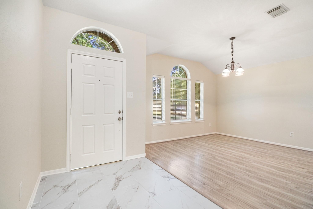 14615 Rochelle Court - Photo 3