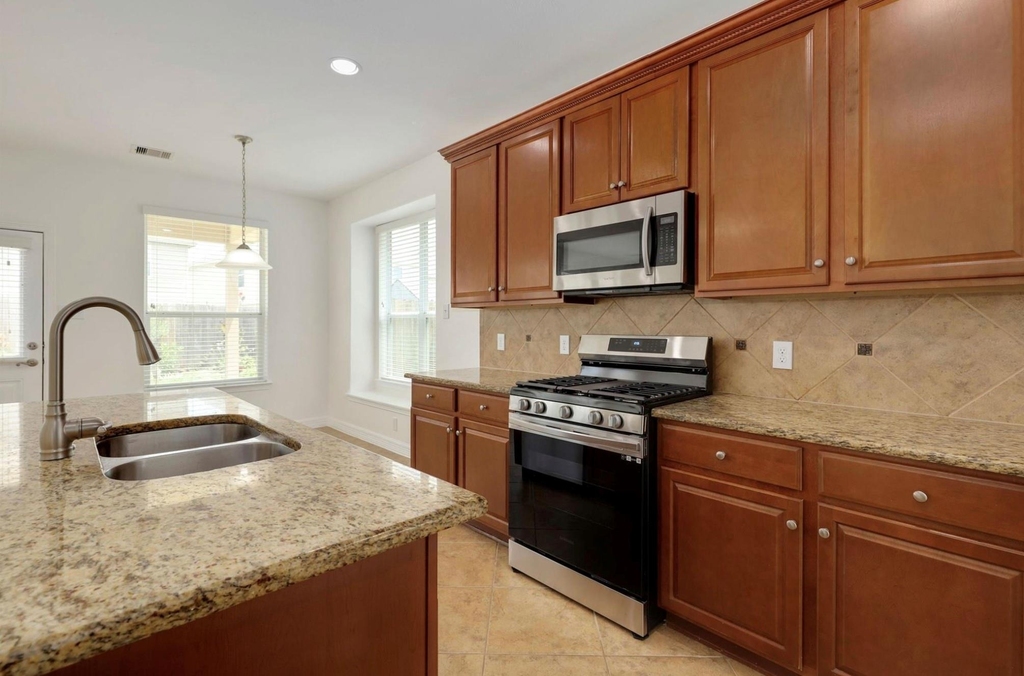 2110 Mateo Park Drive - Photo 4