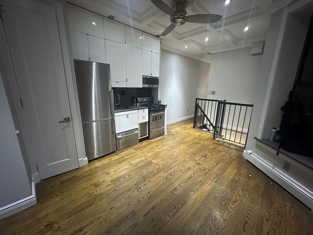 W 103rd St and Manhattan Ave - Photo 2