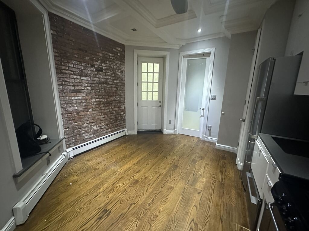 W 103rd St and Manhattan Ave - Photo 3