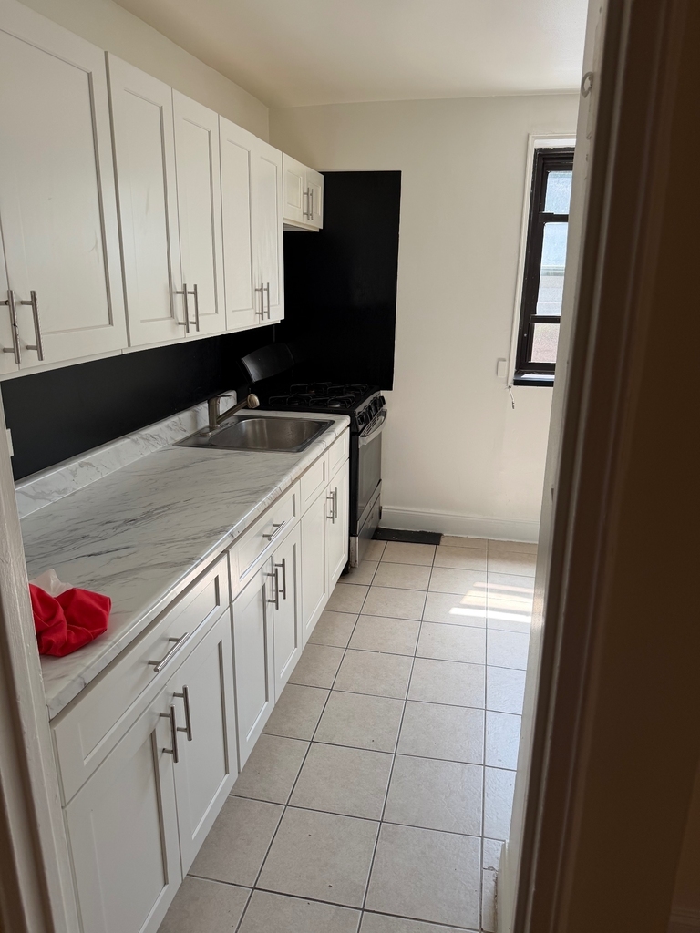 Sedgwick Avenue - Photo 2