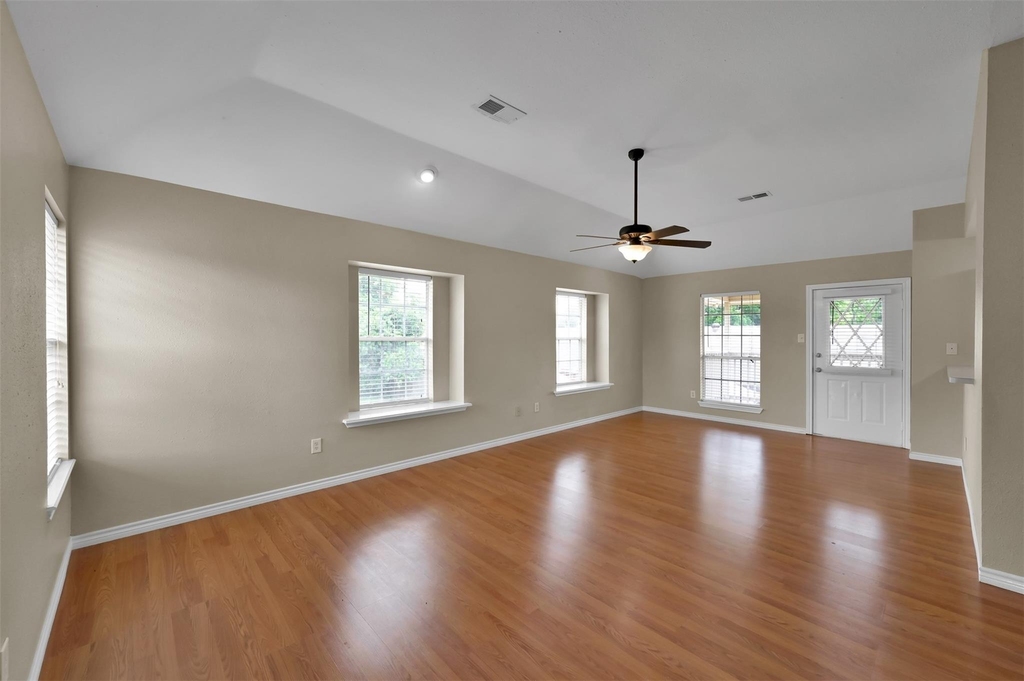 1141 Lovett Street - Photo 5