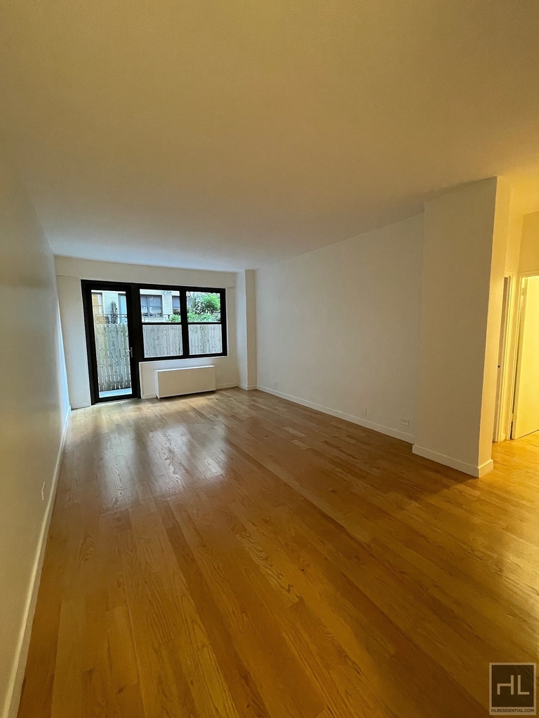 East 49 Street - Photo 0