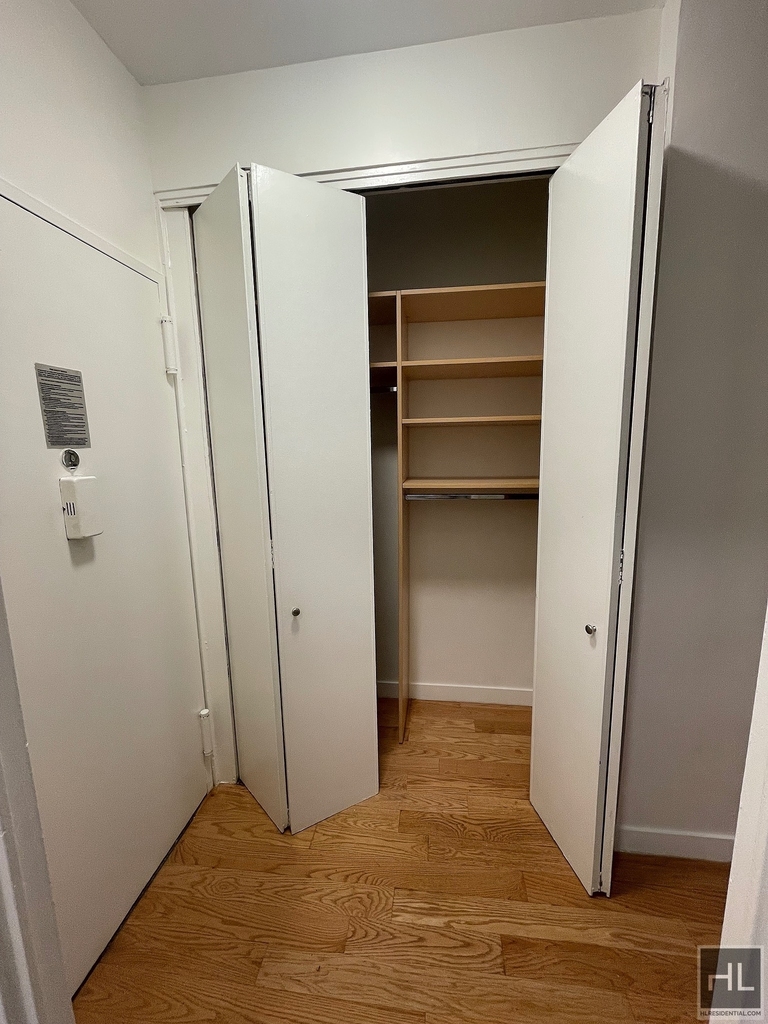 East 49 Street - Photo 3