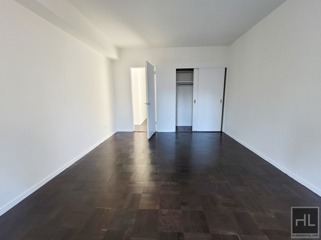 East 57 Street - Photo 3