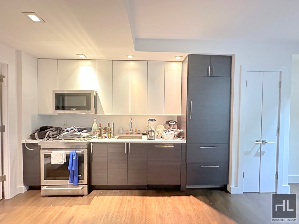 West End Avenue - Photo 1