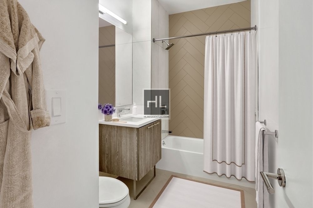 West 34th Street - Photo 2