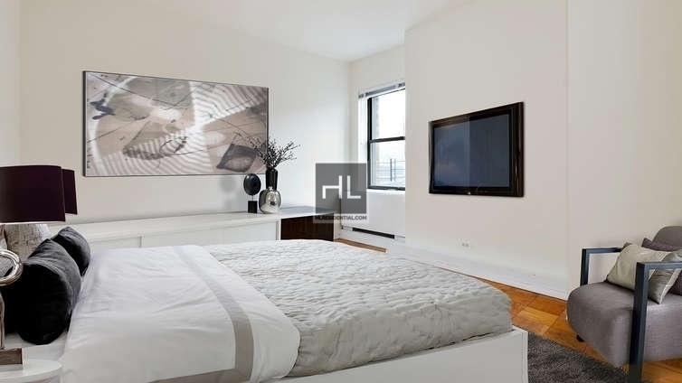 West 34th Street - Photo 0