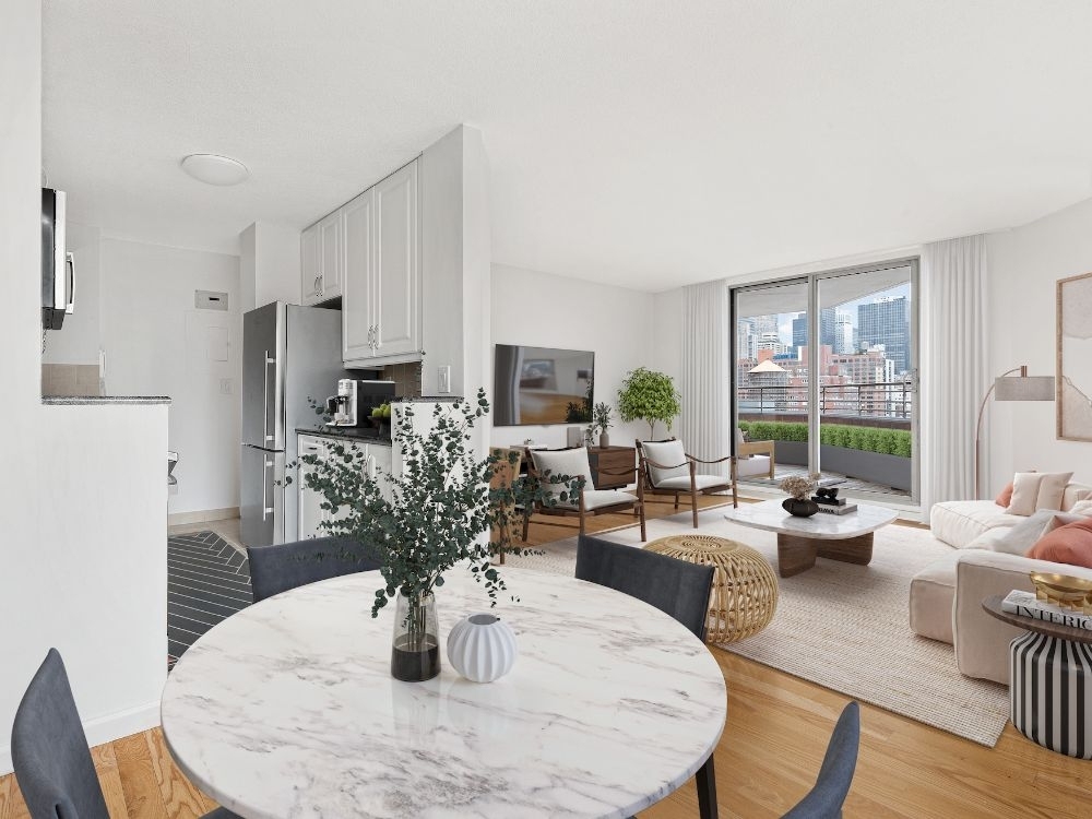 Second Avenue - Photo 2