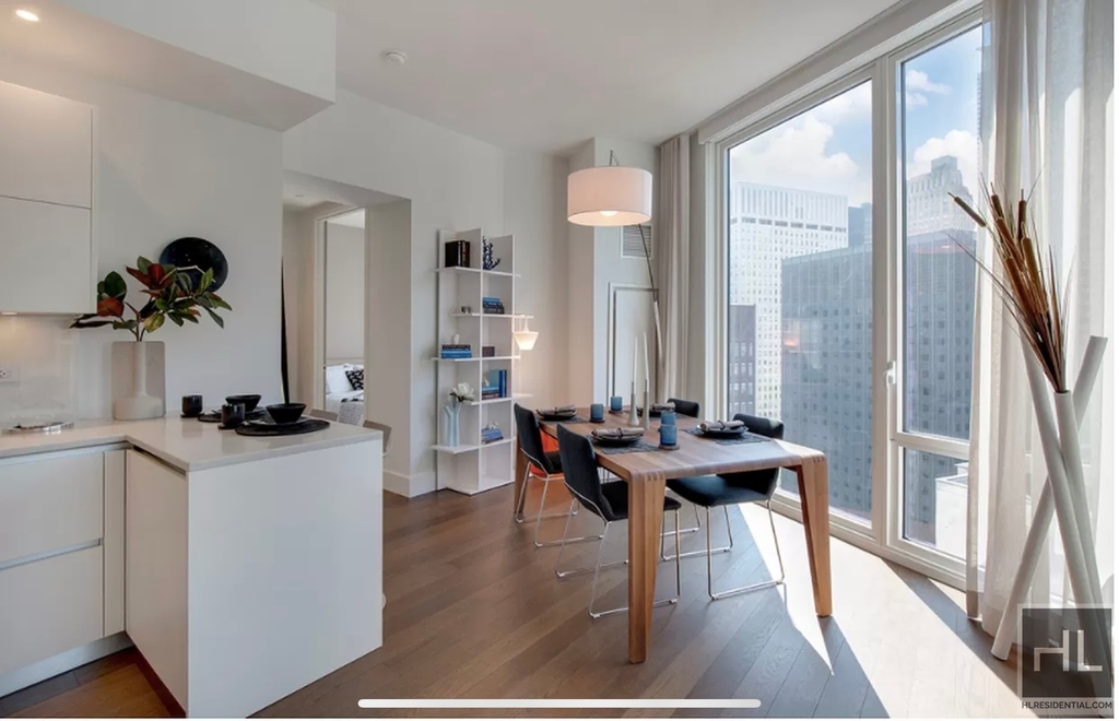 East 44th Street - Photo 6