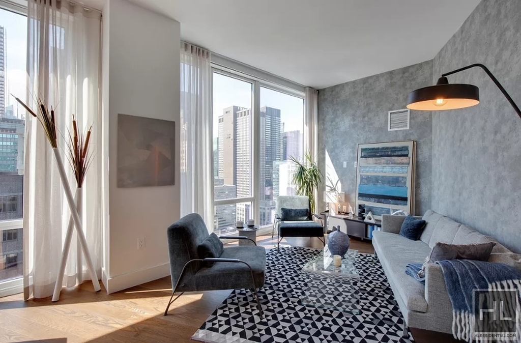 East 44th Street - Photo 7
