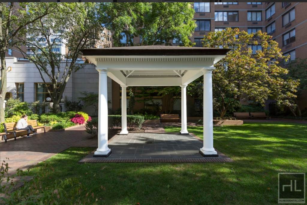 East 31st Street - Photo 4
