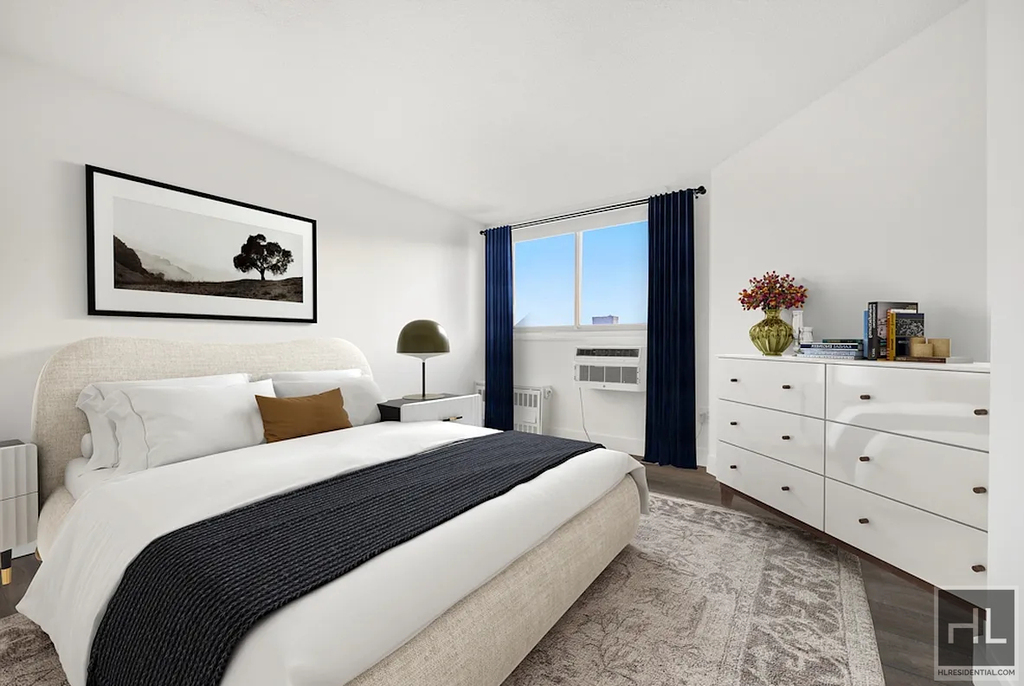Second Avenue - Photo 2