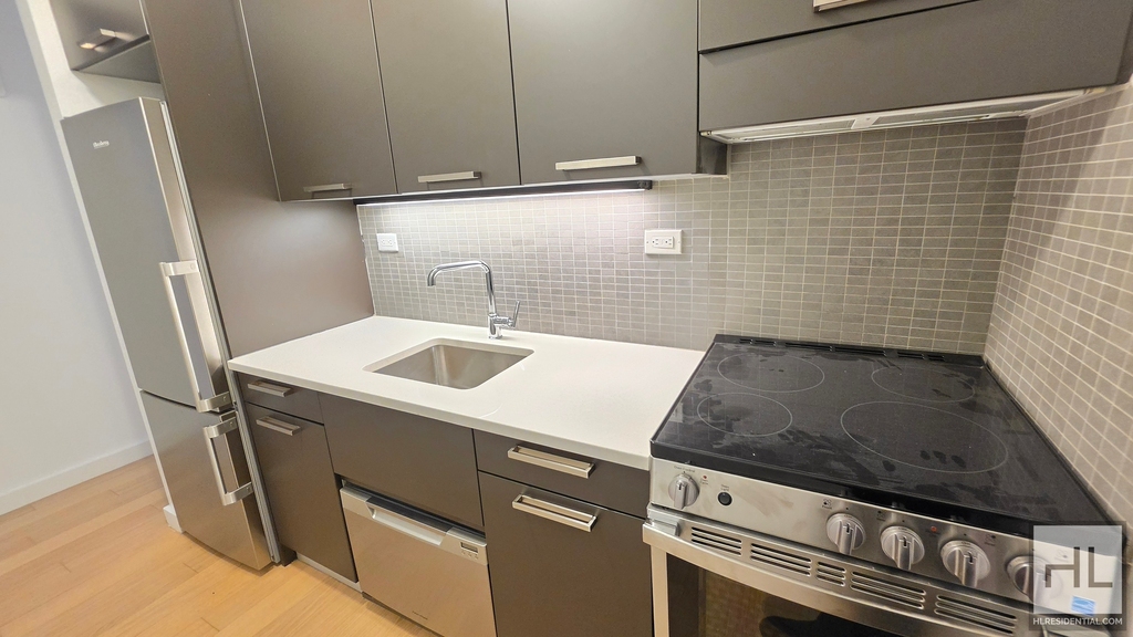 East 39th Street - Photo 3