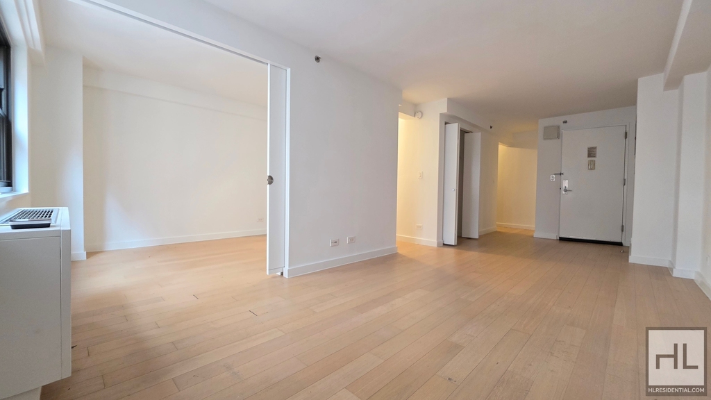 East 39th Street - Photo 0