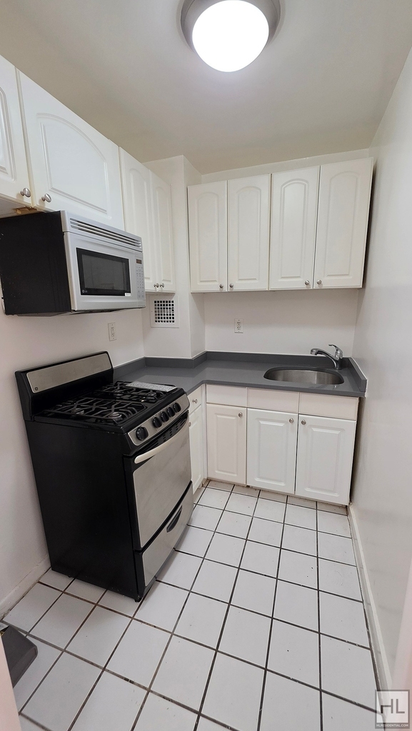 East 36 Street - Photo 4