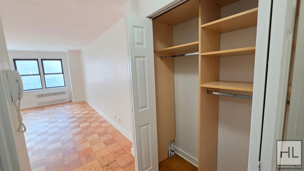 East 36 Street - Photo 3