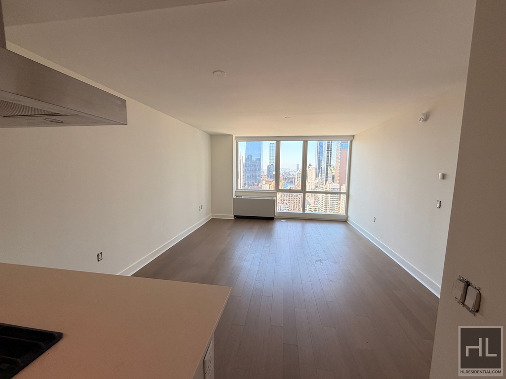 West 42nd Street - Photo 3