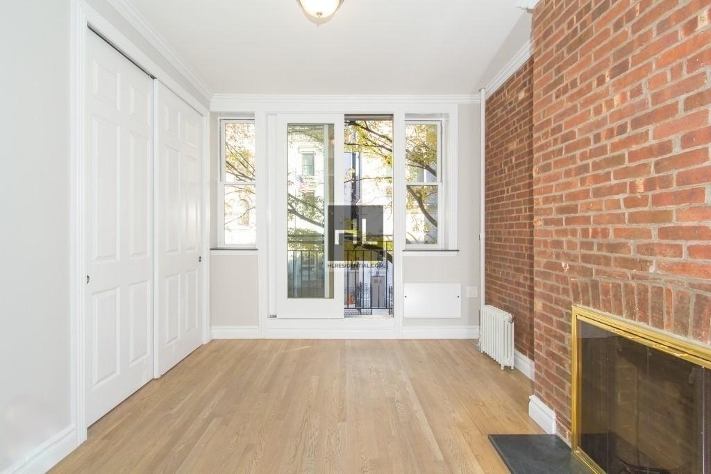 East 7 Street - Photo 0