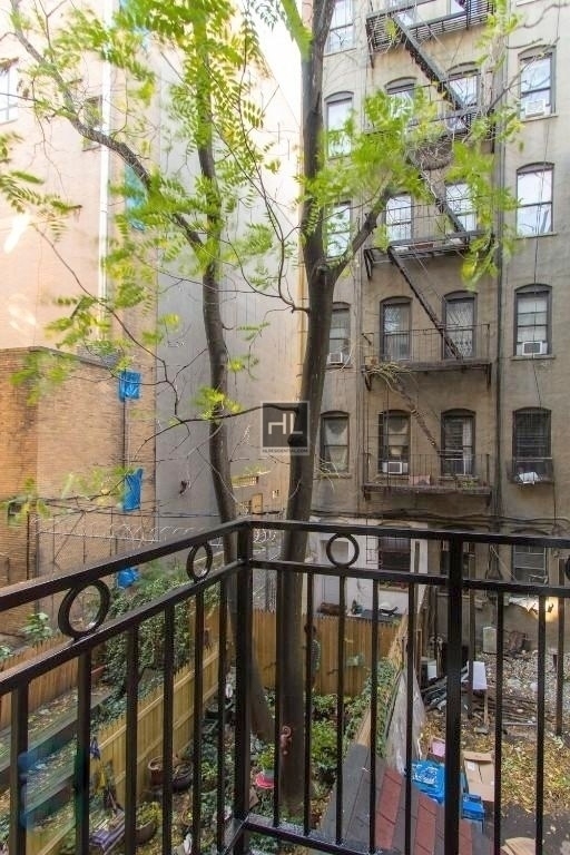 East 7 Street - Photo 5