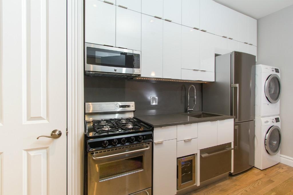 East 7 Street - Photo 3