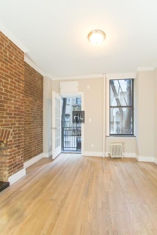 East 7 Street - Photo 4