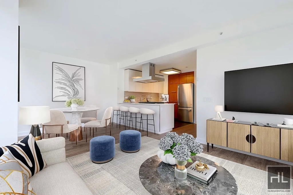 West 42nd Street - Photo 1