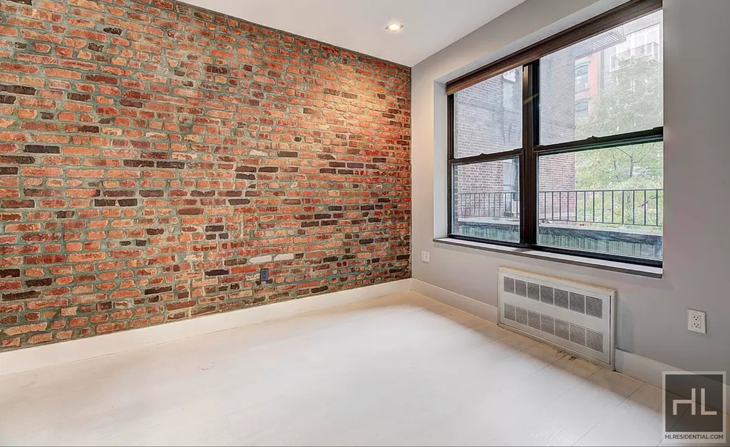 Stanton Street - Photo 2