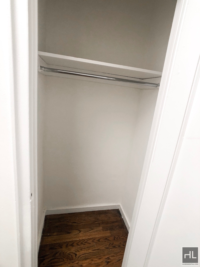 East 55 Street - Photo 4