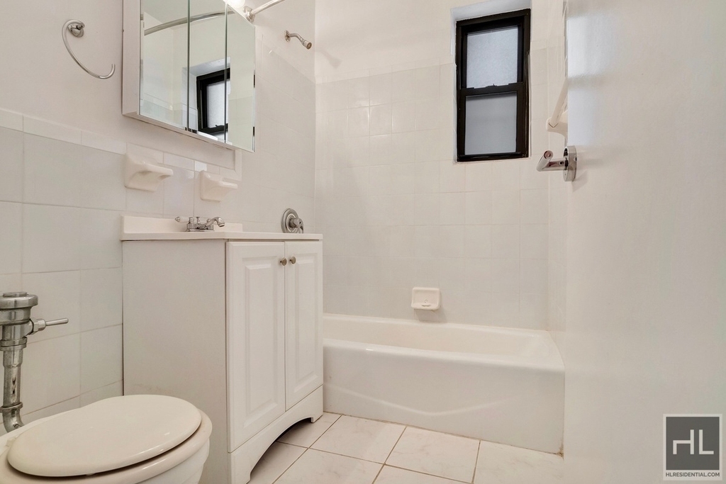 East 55 Street - Photo 6