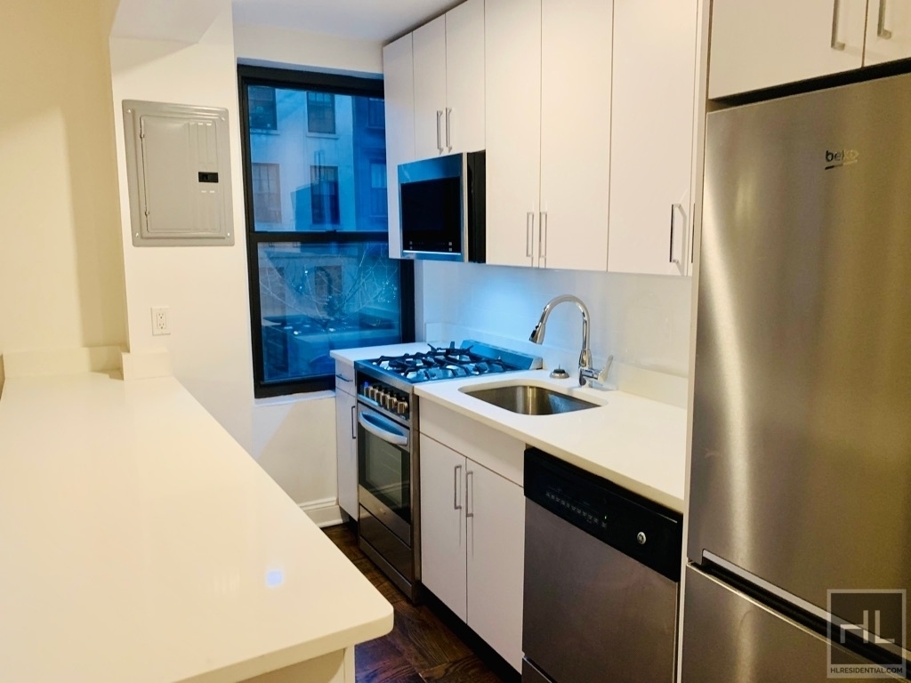 East 38 Street - Photo 4