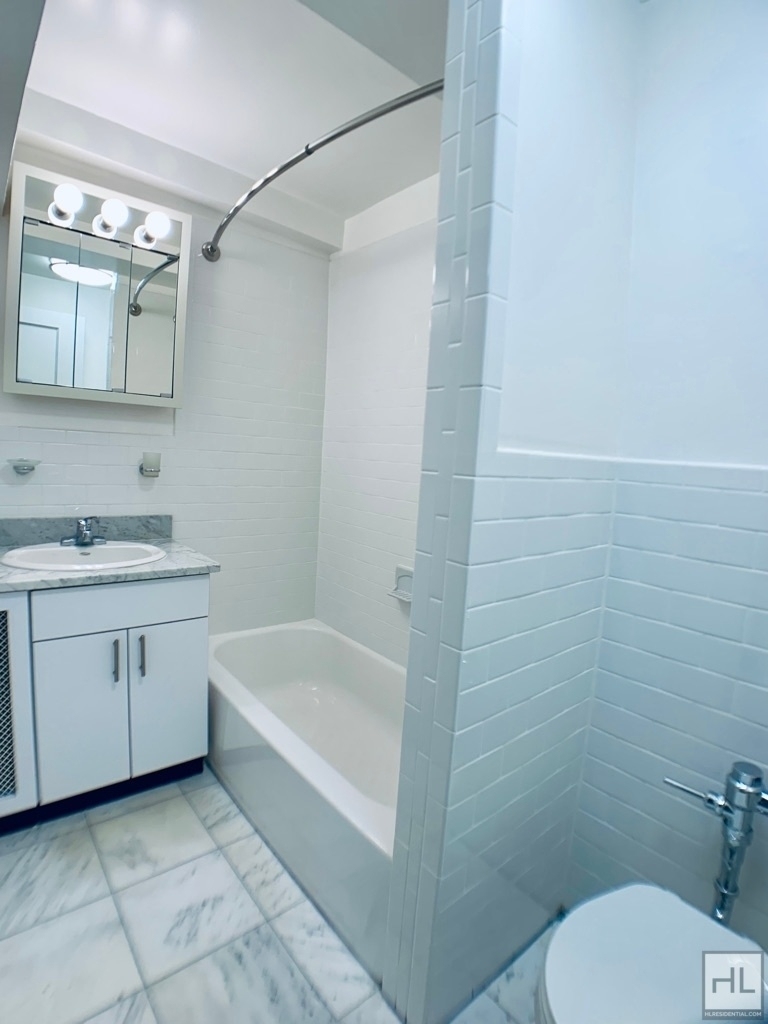 East 38 Street - Photo 5