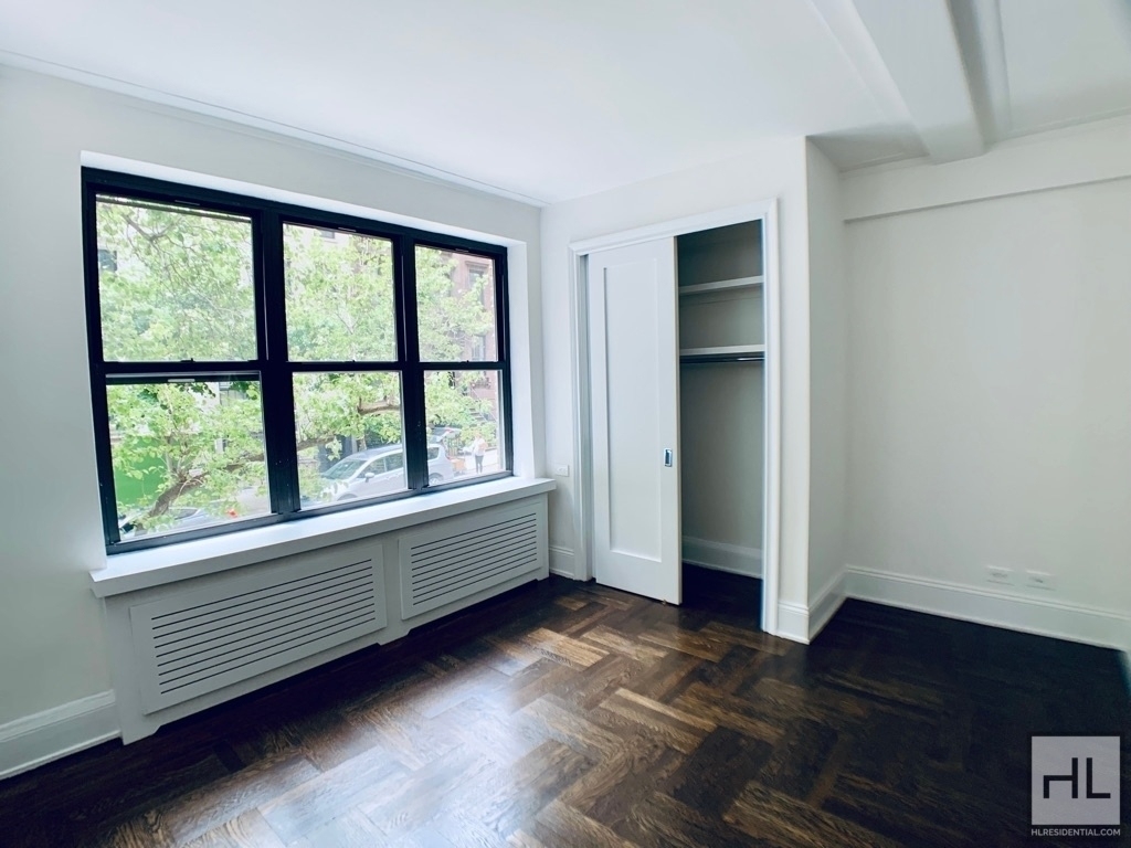 East 38 Street - Photo 0