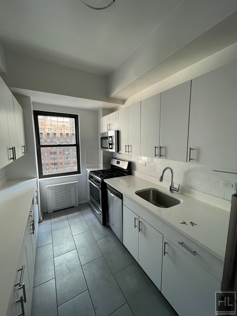 East 57 Street - Photo 9