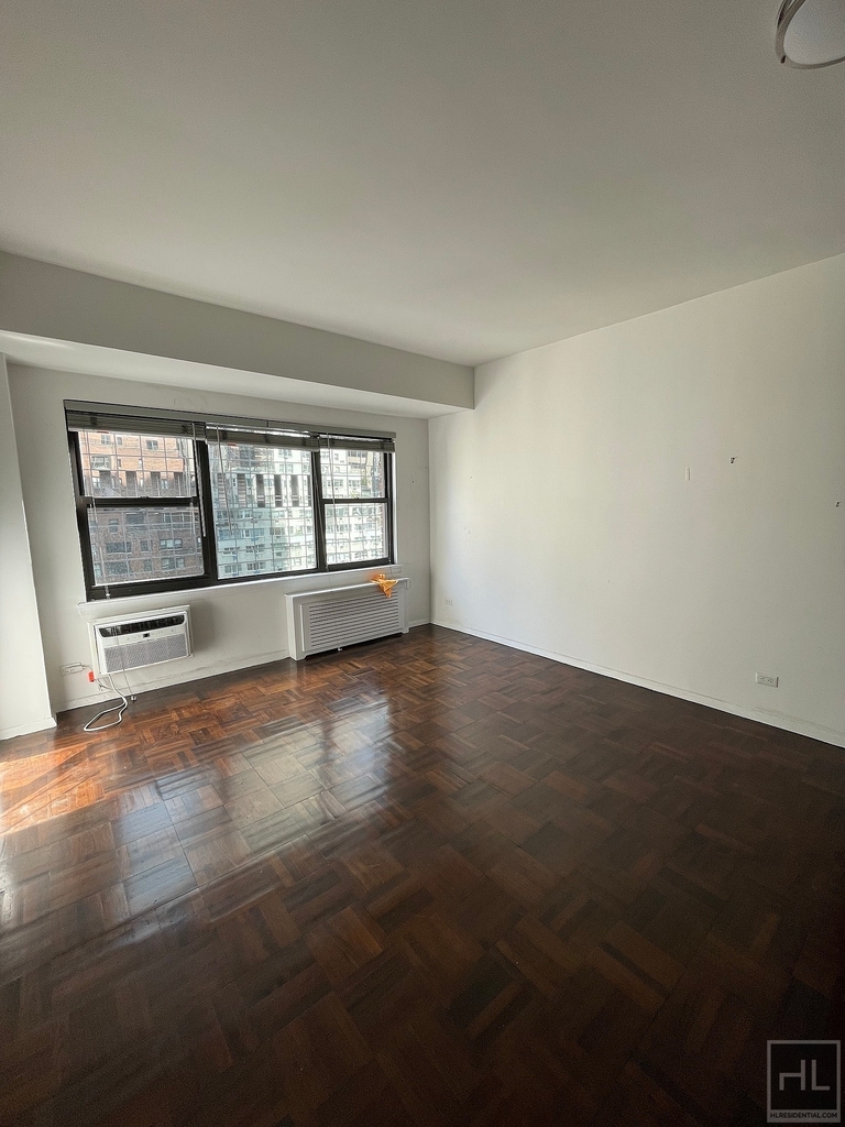 East 57 Street - Photo 1