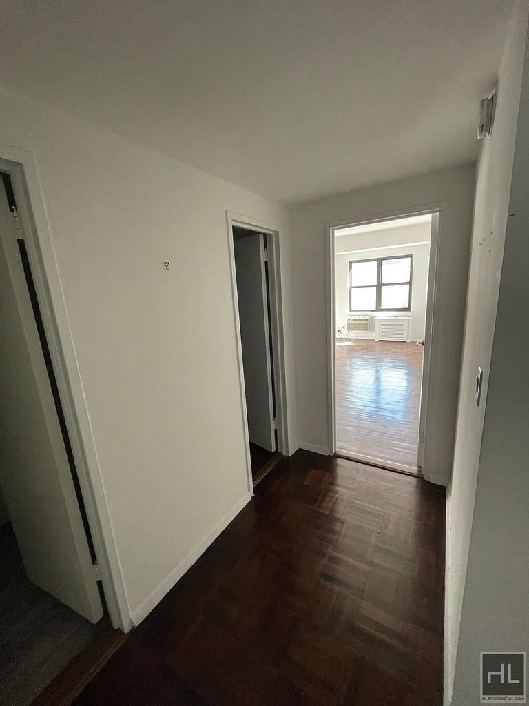 East 57 Street - Photo 13