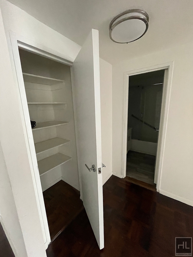East 57 Street - Photo 12