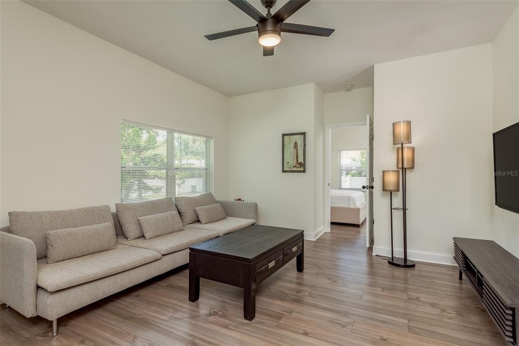 206 W Warren Avenue - Photo 5