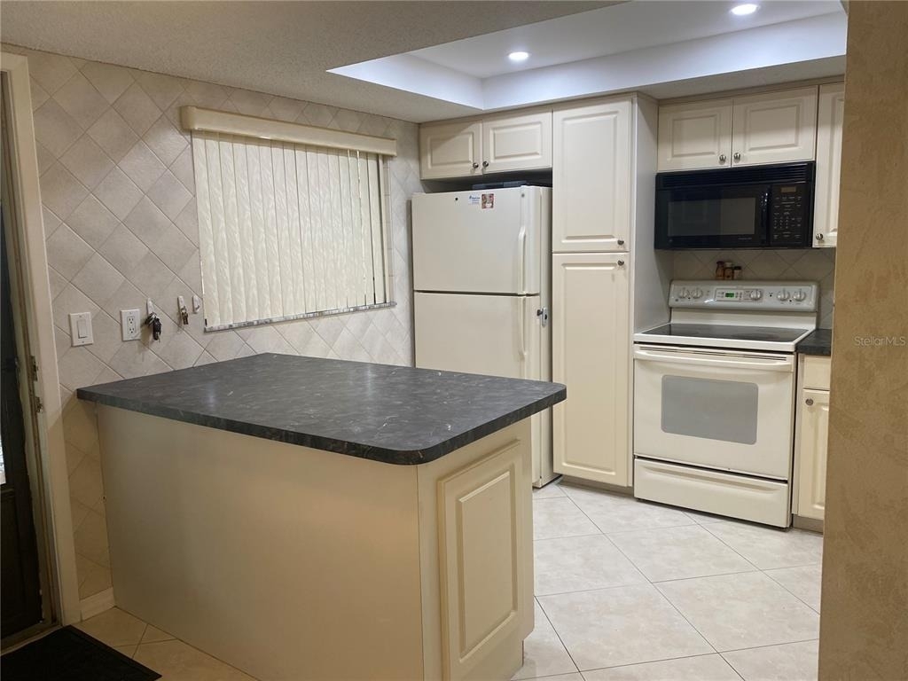 2440 Winding Creek Boulevard - Photo 2