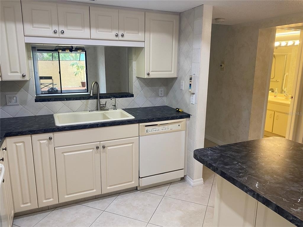 2440 Winding Creek Boulevard - Photo 3