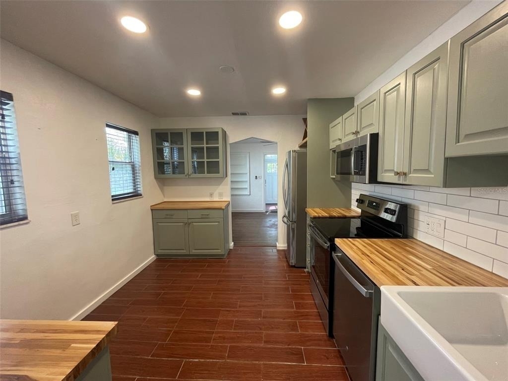 4221 Burlington Avenue N - Photo 8