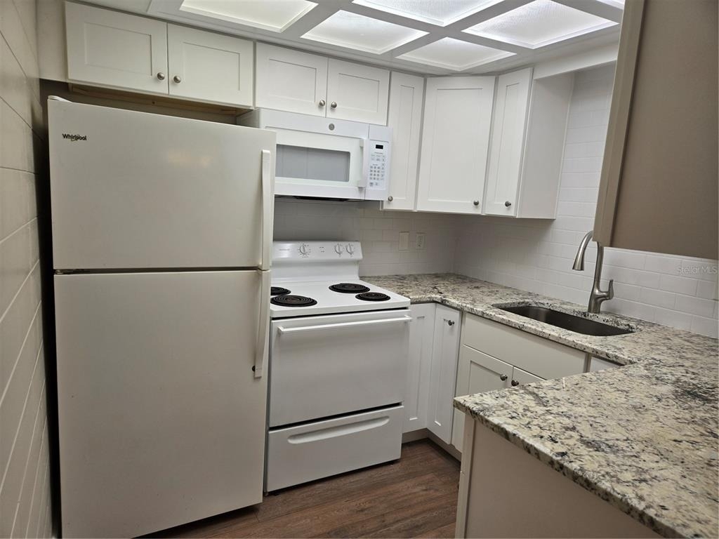 1320 Moreland Drive - Photo 9