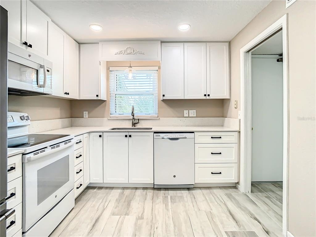 4575 Cove Circle - Photo 32